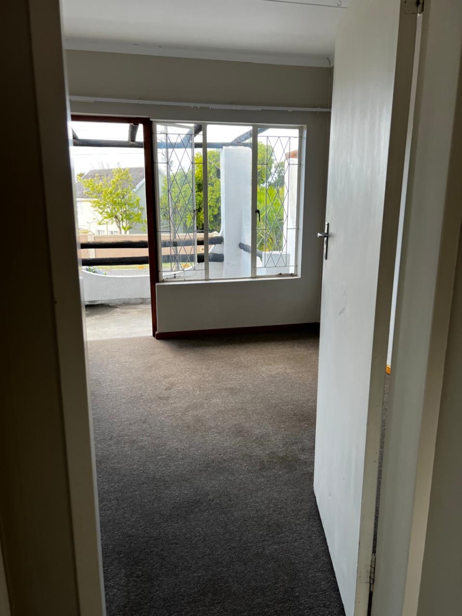 To Let 3 Bedroom Property for Rent in Beacon Bay Eastern Cape